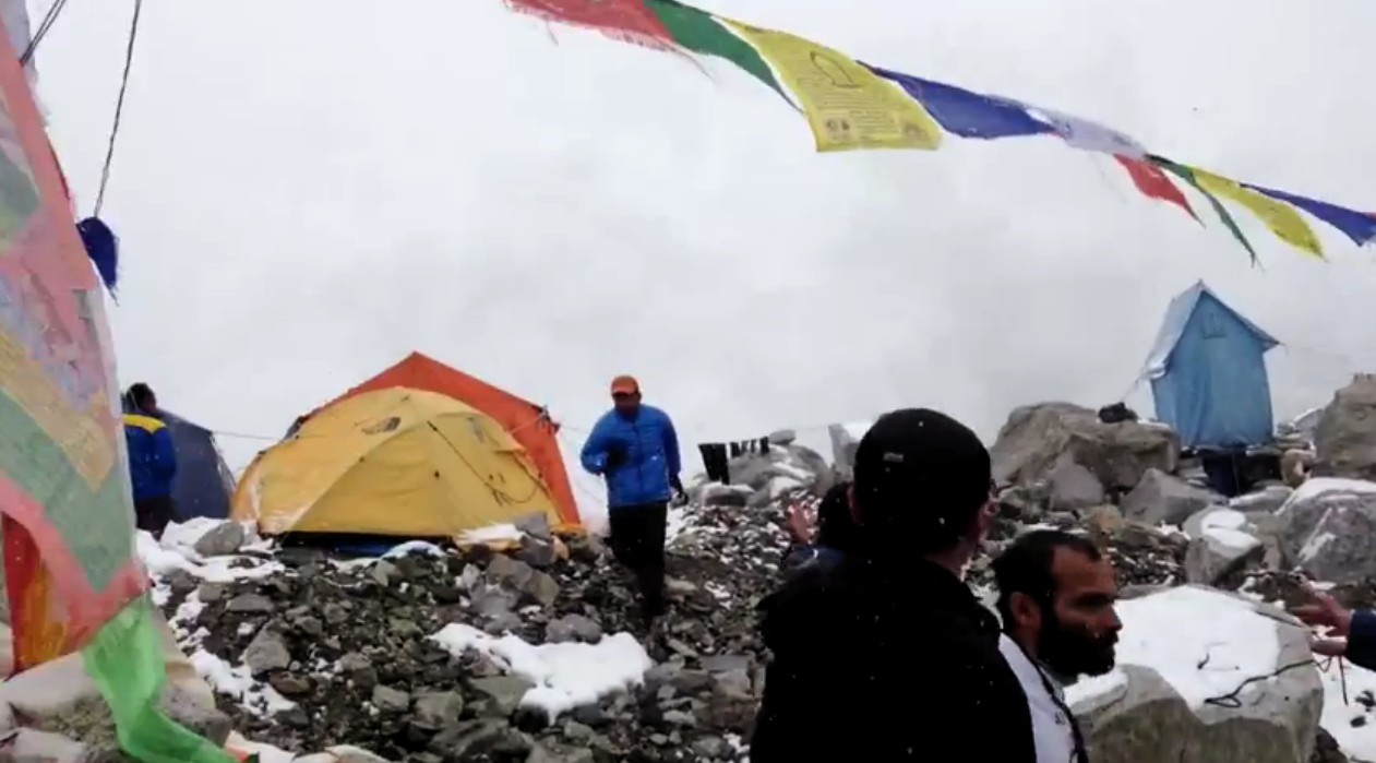 Horrifying Moment Of Impact Mount Everest Avalanche Caught On Video After Nepal Earthquake