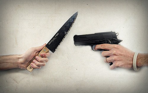 knife-gun-fight-500x315.jpg