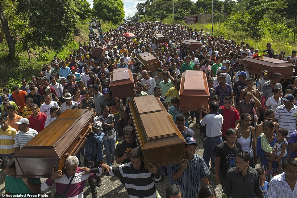 3UAhTNFsAw9ae0c281e6be1b1ded-4012206-In_this_Nov_13_2016_photo_villagers_carry_the_remains_of_nine_sl-a-41_1481213410522.jpg