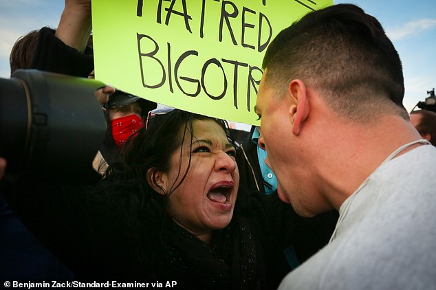 5BxFDN2Nlv03a554138ea83a347d-3499884-A_protester_confronts_a_supporter_of_Republican_presidential_can-a-5_1458385655735.jpg