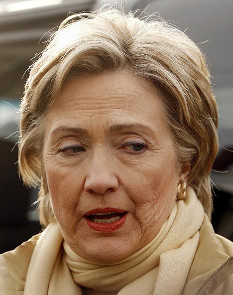 HillaryClintonWithMakeUpDailyMailArticle.jpg