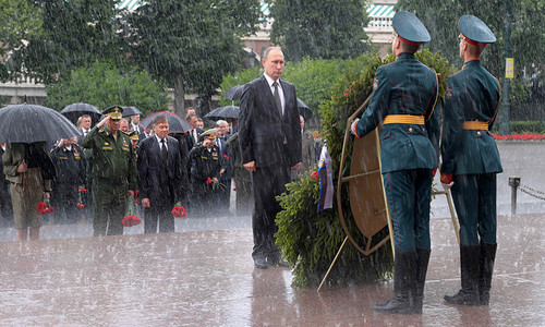 Putin_in_the_rain.jpg