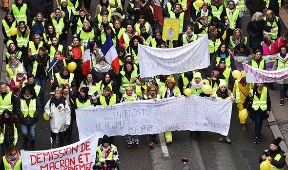 YellowVestProtestWeek9.jpg