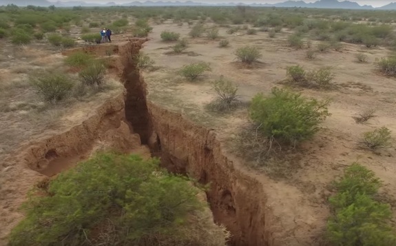 giant-crack-arizona-depth.jpg