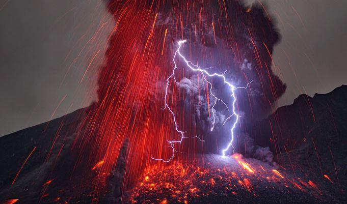 volcanoe-lightning.jpg